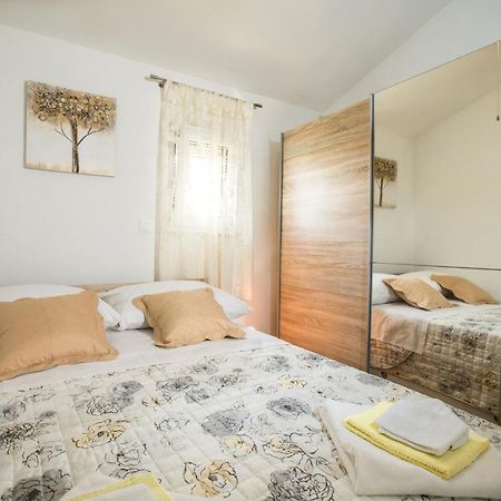 Apartments Essentia Подстрана Экстерьер фото
