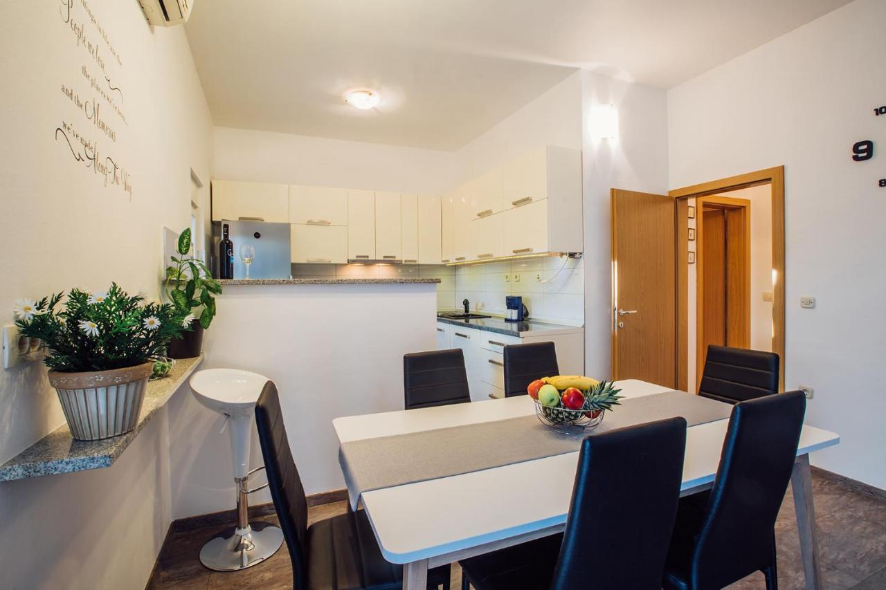 Apartments Essentia Подстрана Экстерьер фото