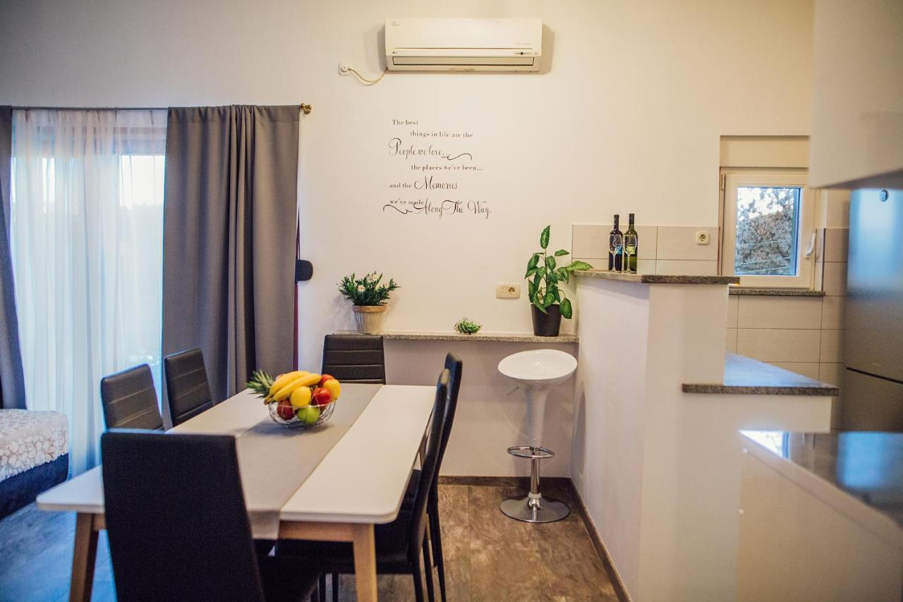 Apartments Essentia Подстрана Экстерьер фото
