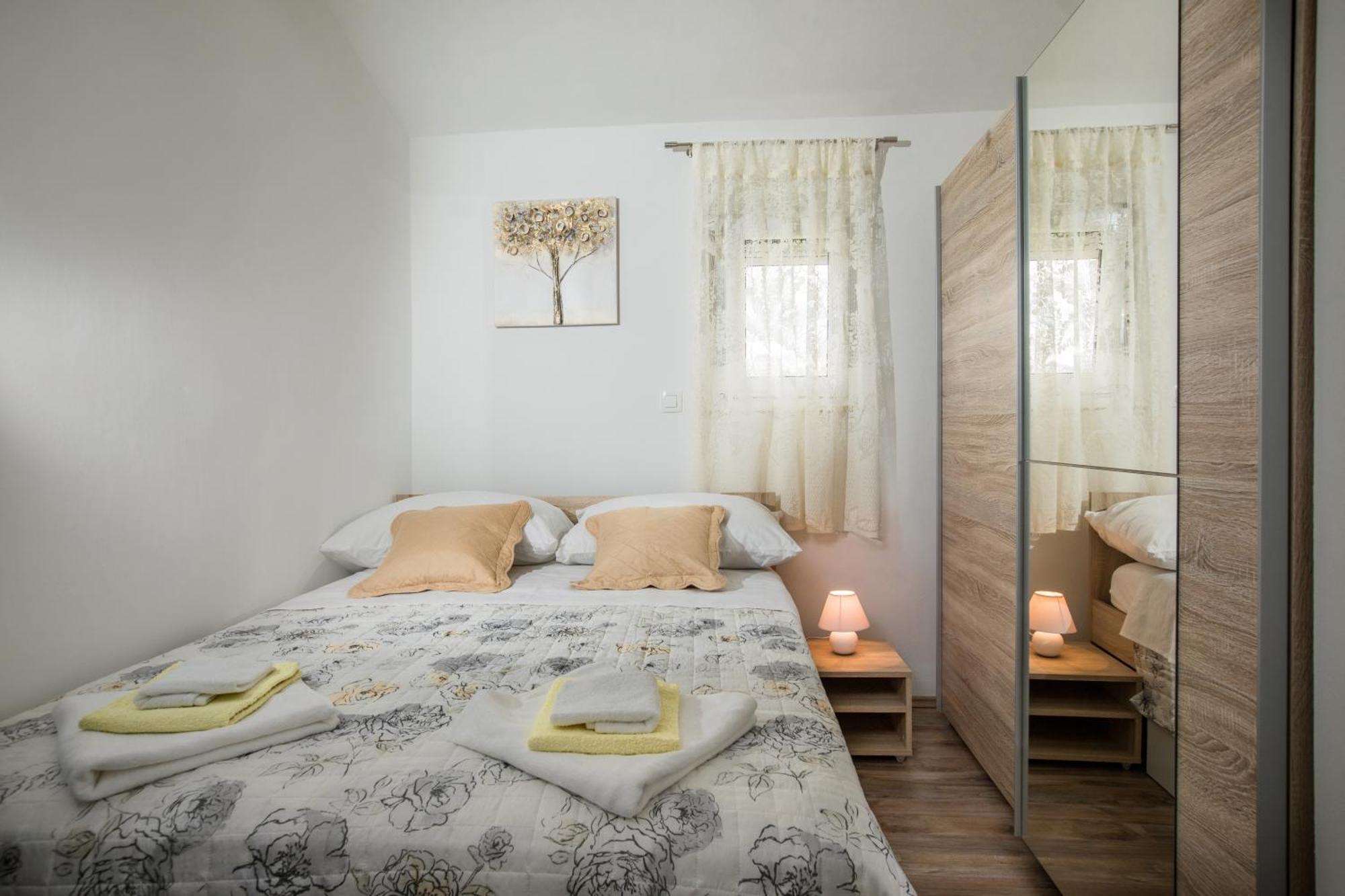 Apartments Essentia Подстрана Экстерьер фото