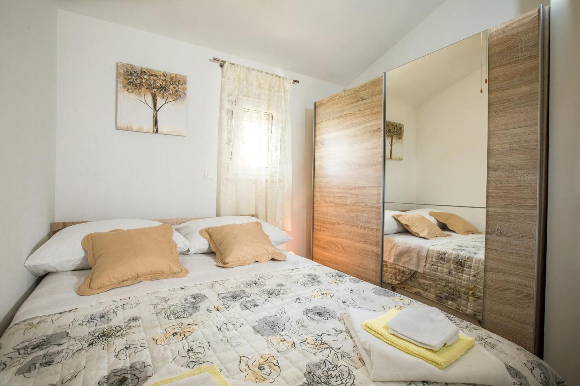 Apartments Essentia Подстрана Экстерьер фото