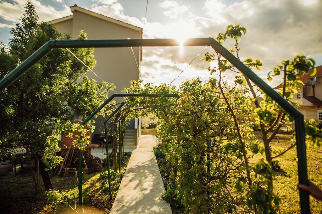Apartments Essentia Подстрана Экстерьер фото